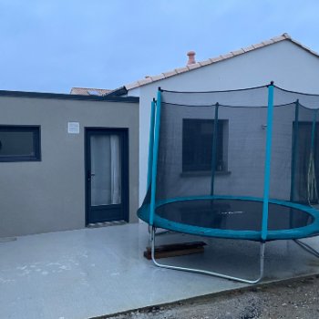 Annexe en béton enduit Toit Terrasse